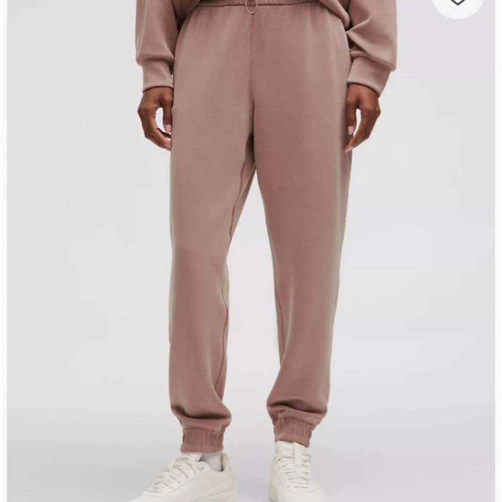 lululemon athletica woman’s  Joggers Sz 6